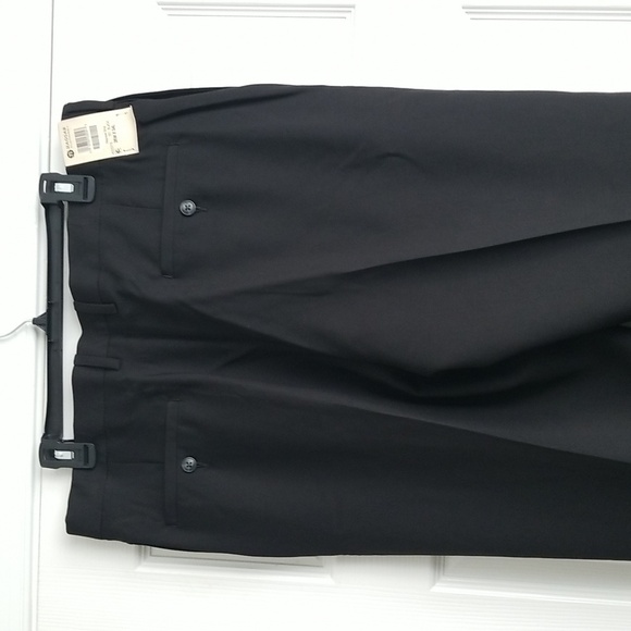 NWT Haggar Classic Fit Men's Dress Pants - Picture 9 of 14